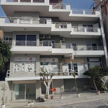 Olivias Apartments City Center Sarande Exterior photo