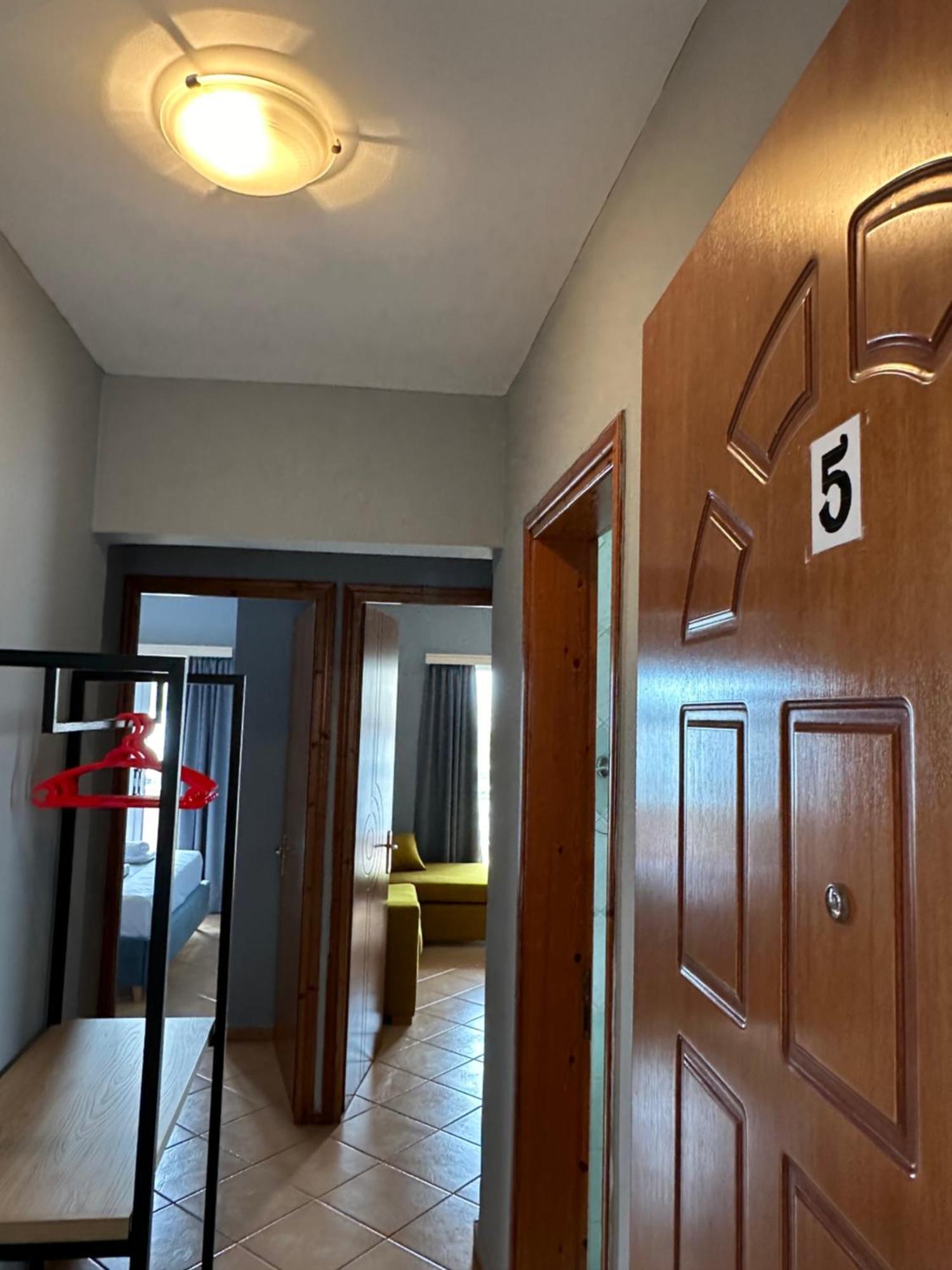 Olivias Apartments City Center Sarande Exterior photo