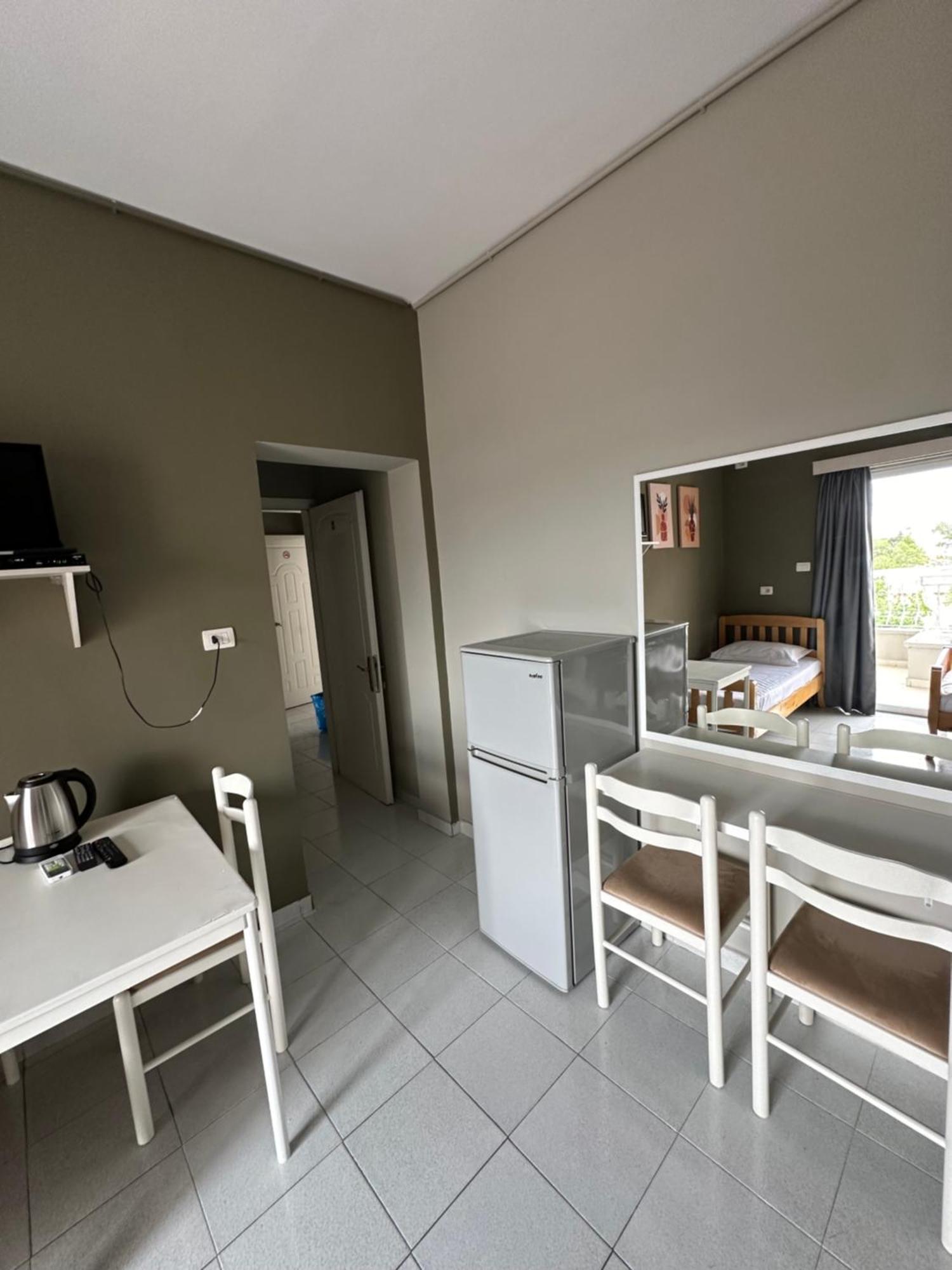 Olivias Apartments City Center Sarande Exterior photo